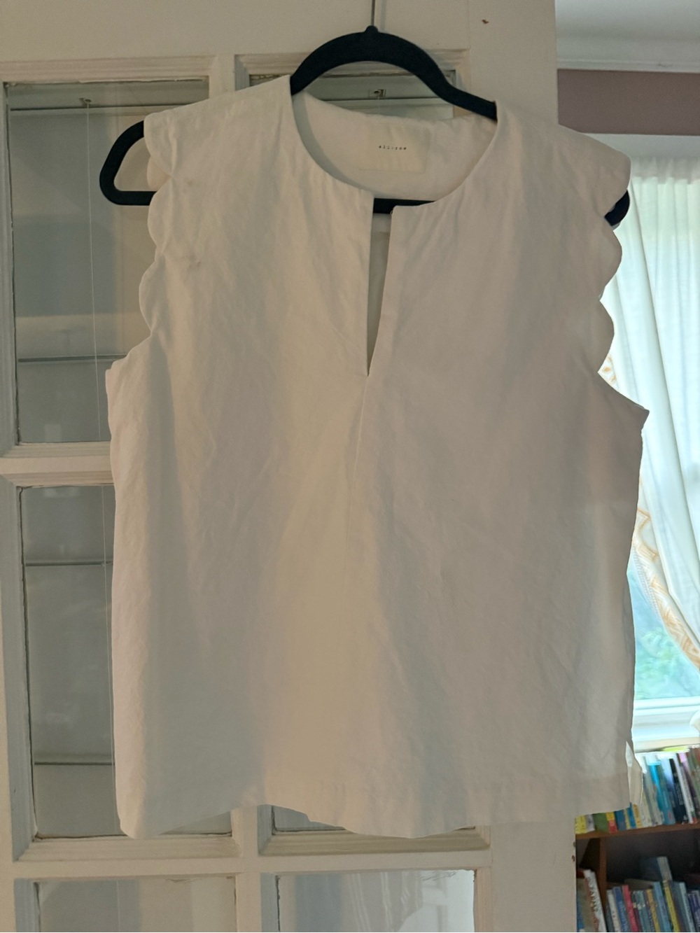 all row White Cotton and Linen Scallop-Edge Tank Top - Size Medium